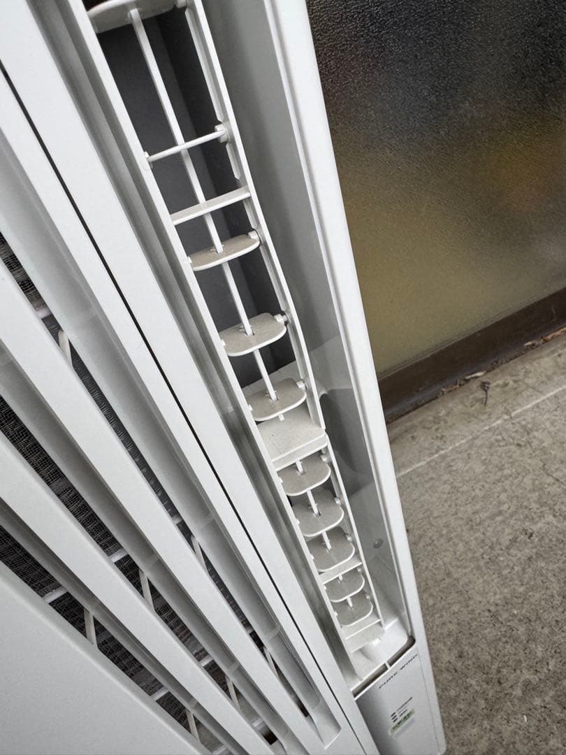 2023年製　コロナルームエアコン　ウインド形冷房専用　CW-F1623R