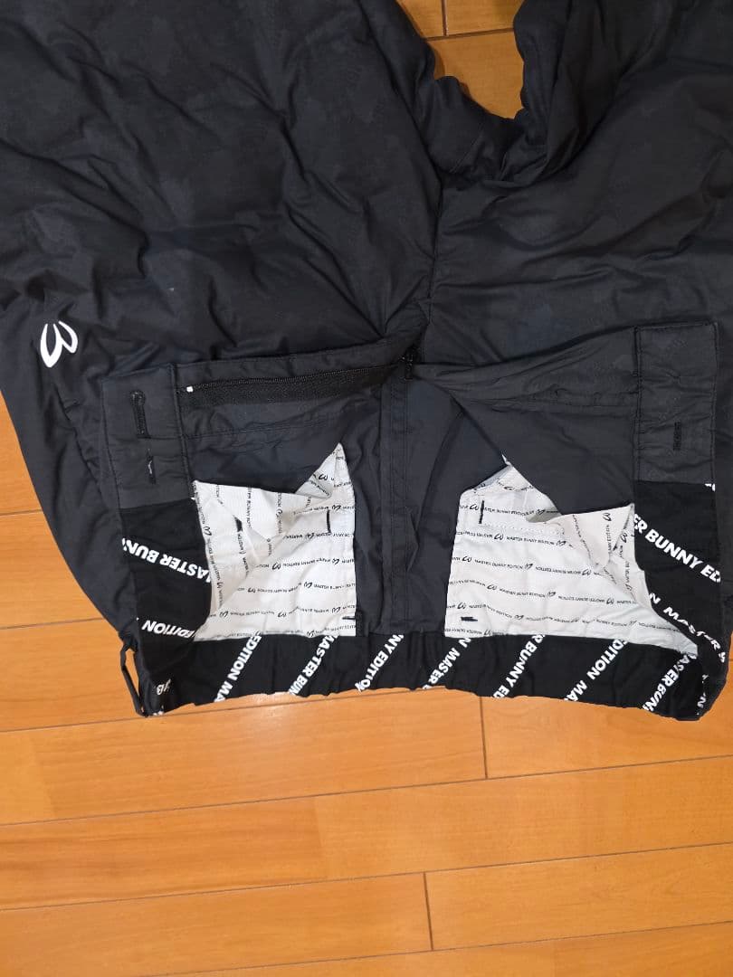 マスターバニー　中綿　ダウン風軽量パンツ 上着セットであります。