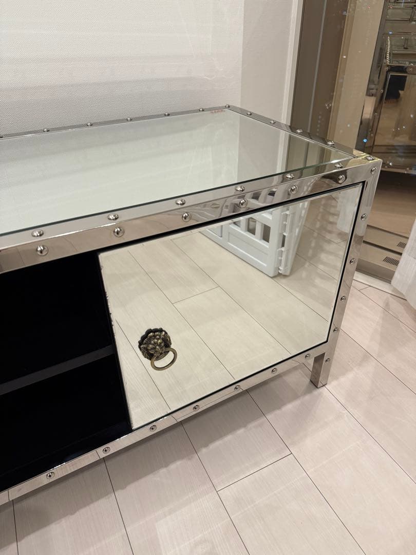 お値下け中【KARE】ミラー仕上げのテレビボード 引き出し付き