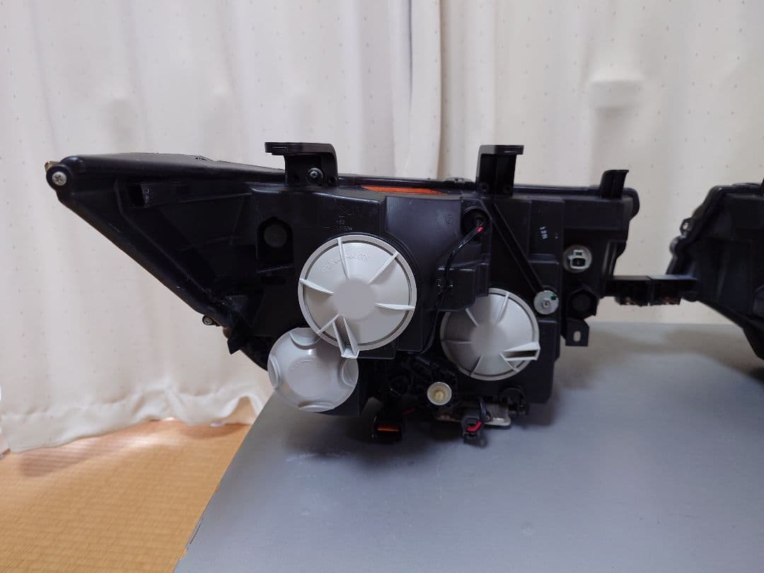 デリカD5　純正ヘッドライト　左右　美品　早い者勝ち❕️