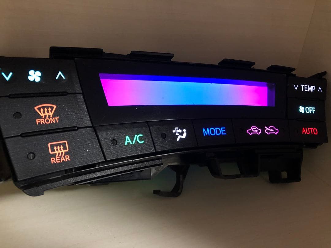 ZVW30 30プリウス　前期　エアコンパネル LED打ち替え済み　カラフル 2
