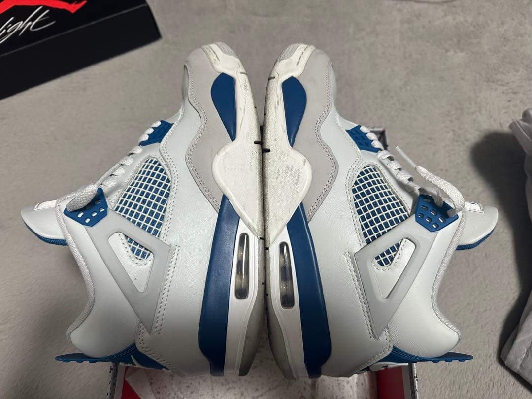 AIR JORDAN 4 RETRO オフホワイト/ブルー