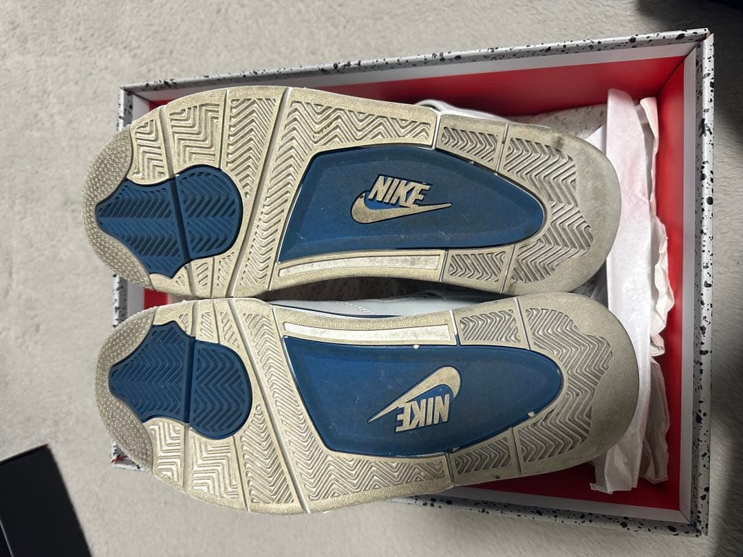 AIR JORDAN 4 RETRO オフホワイト/ブルー