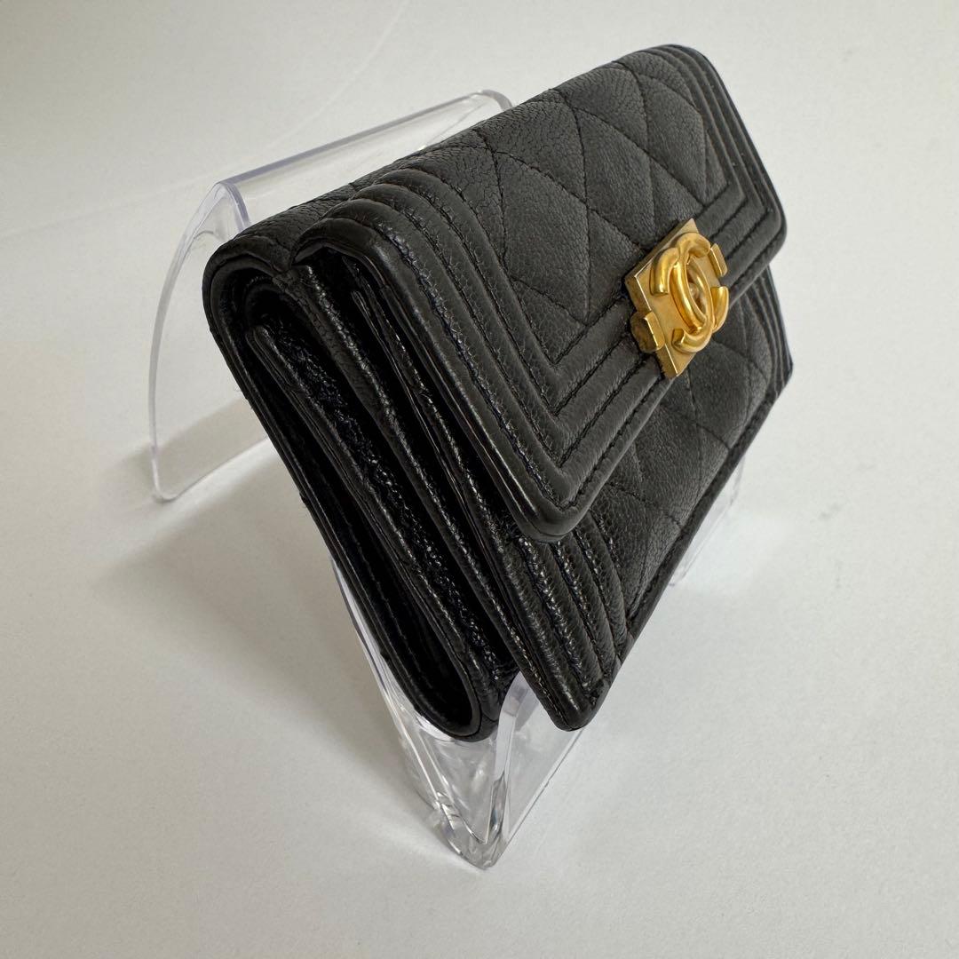 CHANEL シャネル ボーイシャネル マトラッセ 三つ折財布 キャビアスキン