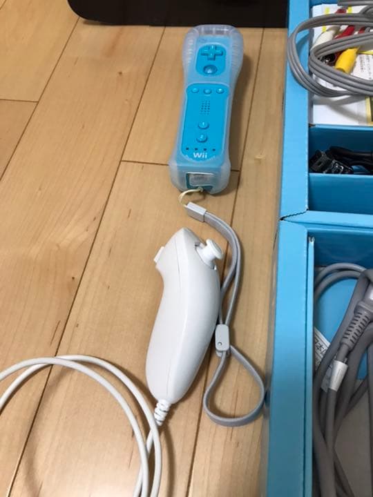 NINTENDO wii コントローラー二個　wii スポーツリゾート
