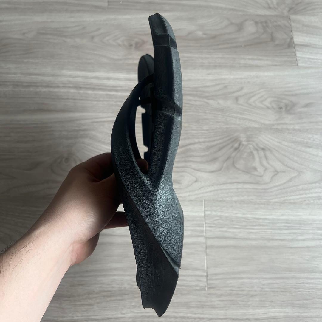 靴 Balenciaga Mold Thong Rubber Sandals
