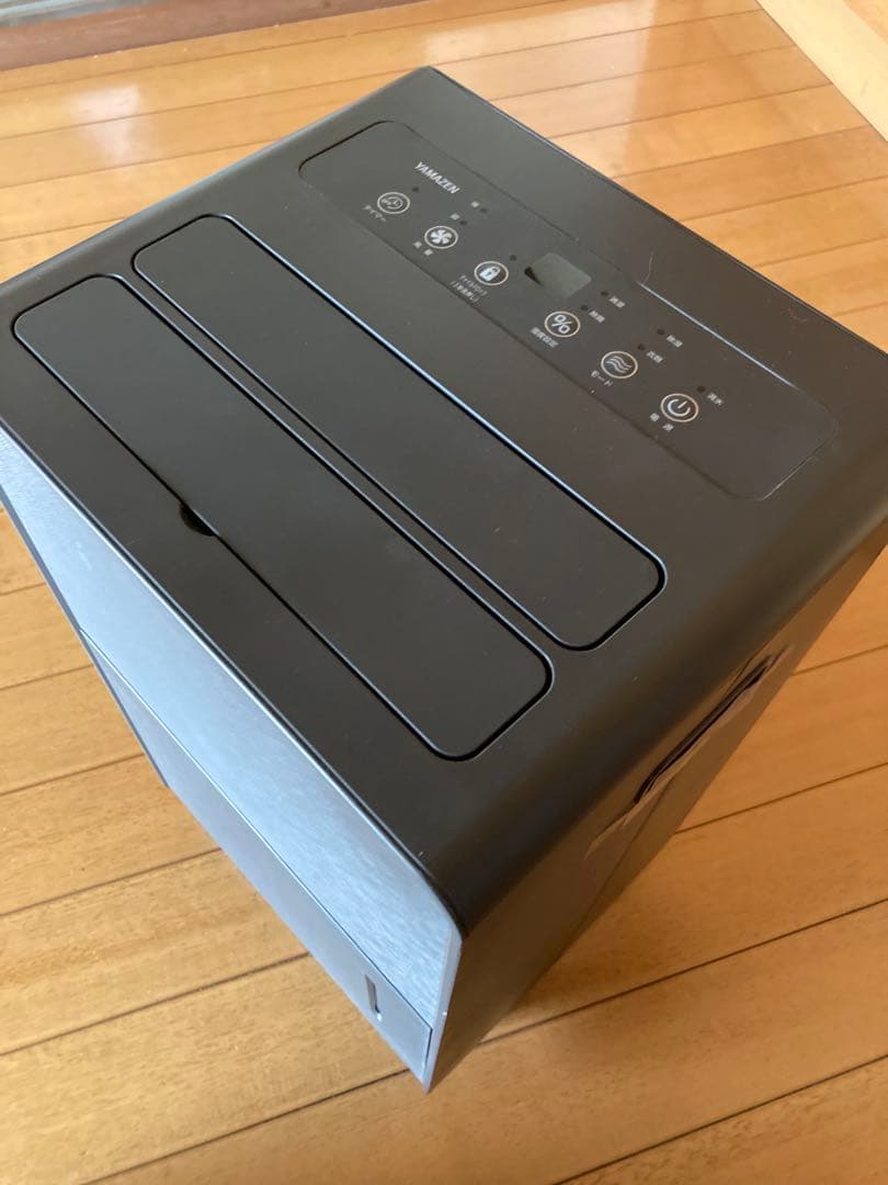 除湿機　山善　YDC-H60