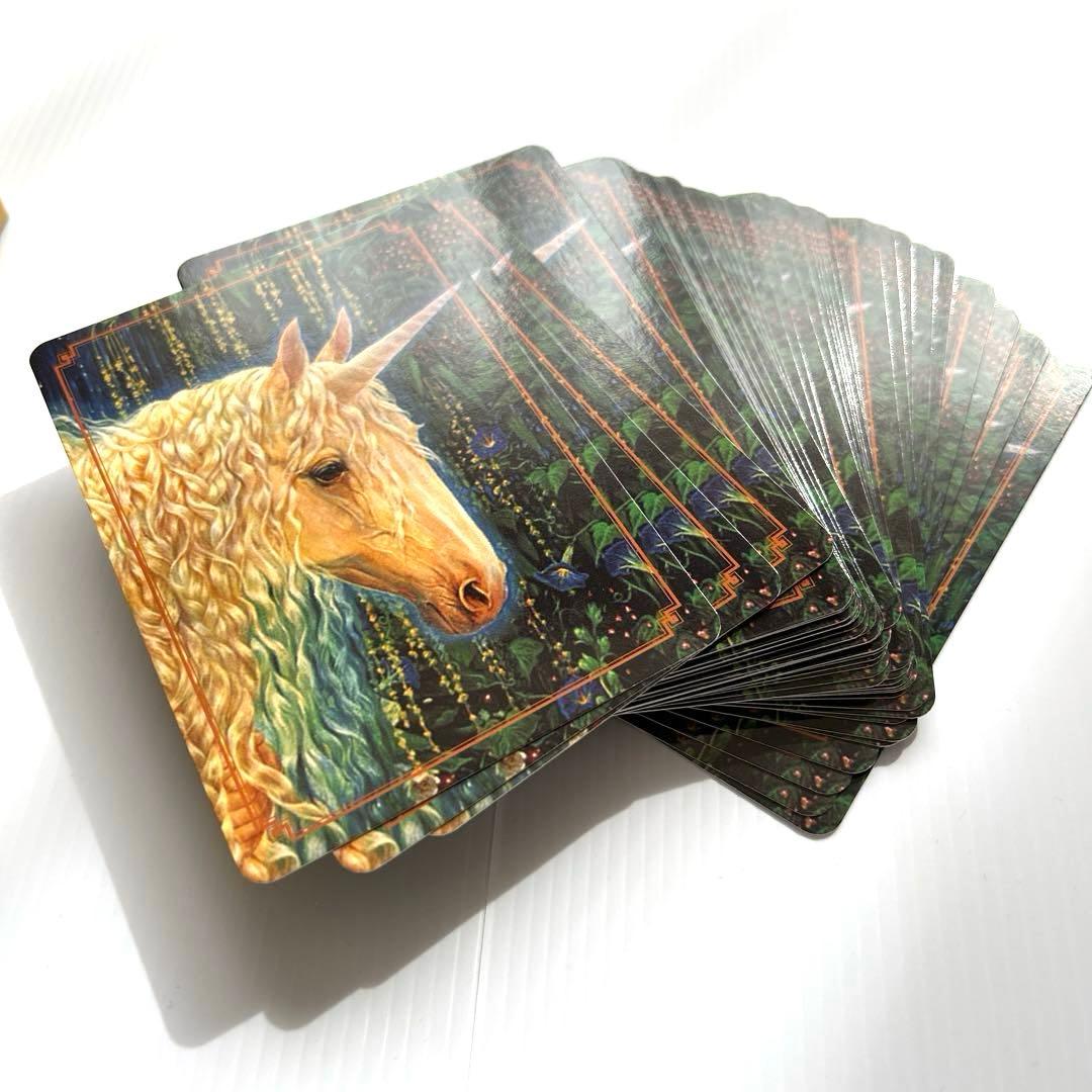 マジカルユニコーンオラクルカード日本語版