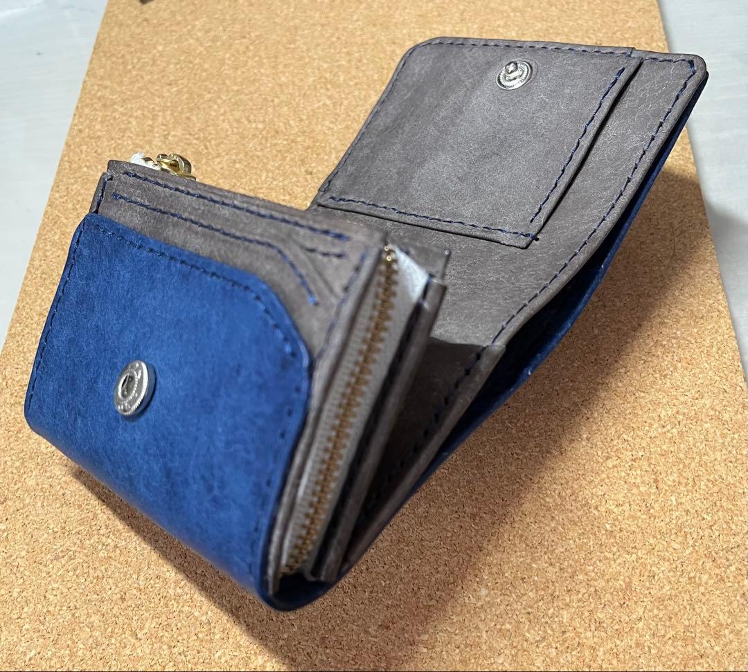 コンパクト二つ折り財布