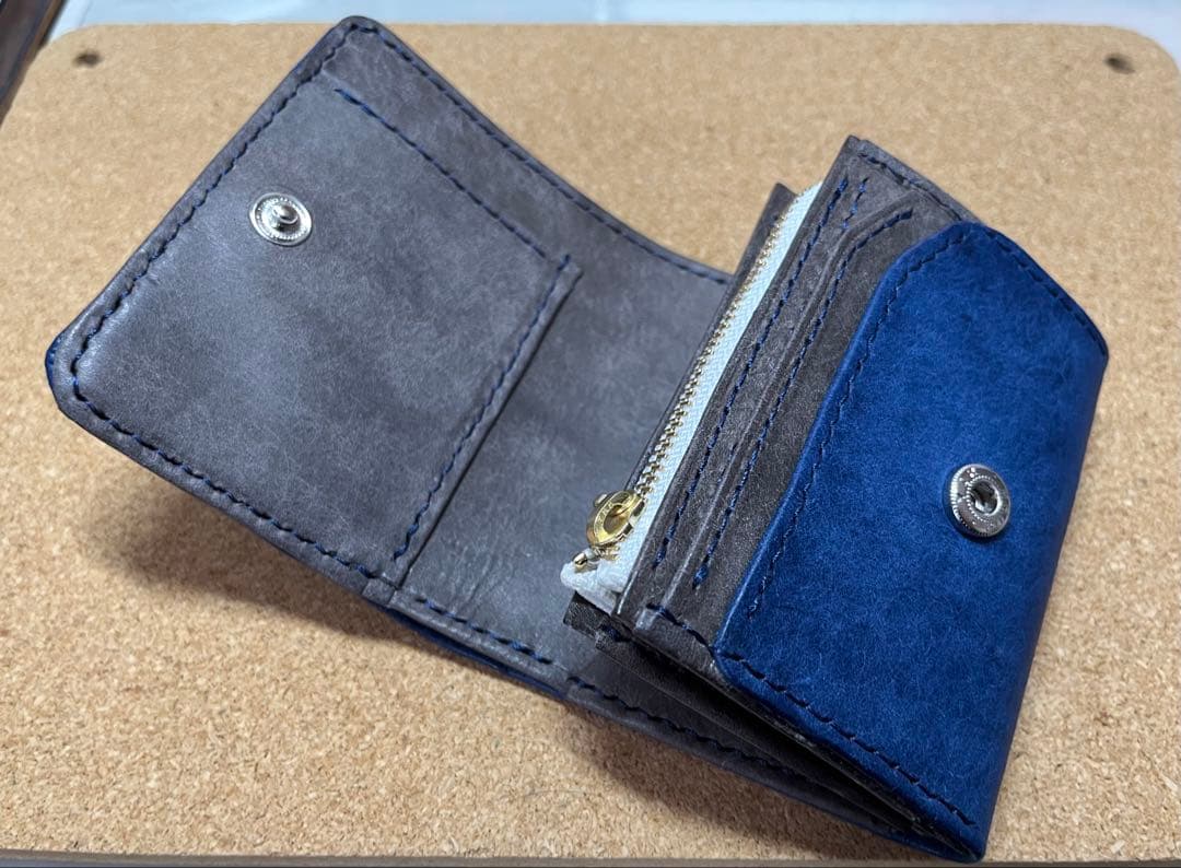 コンパクト二つ折り財布