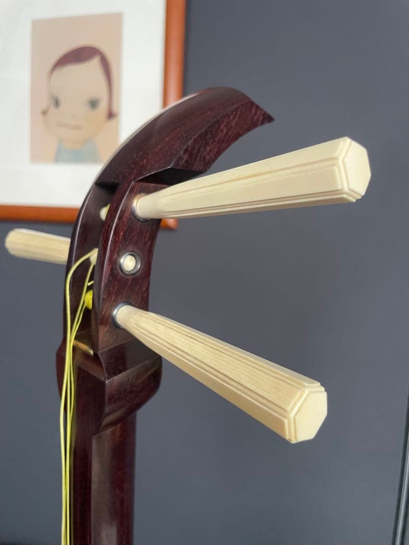 三味線 紅木子持綾杉金細 二枚溝極上天然素材 バチケース付き　糸巻バチ天然素材