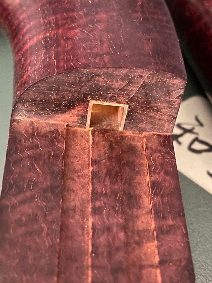 三味線 紅木子持綾杉金細 二枚溝極上天然素材 バチケース付き　糸巻バチ天然素材