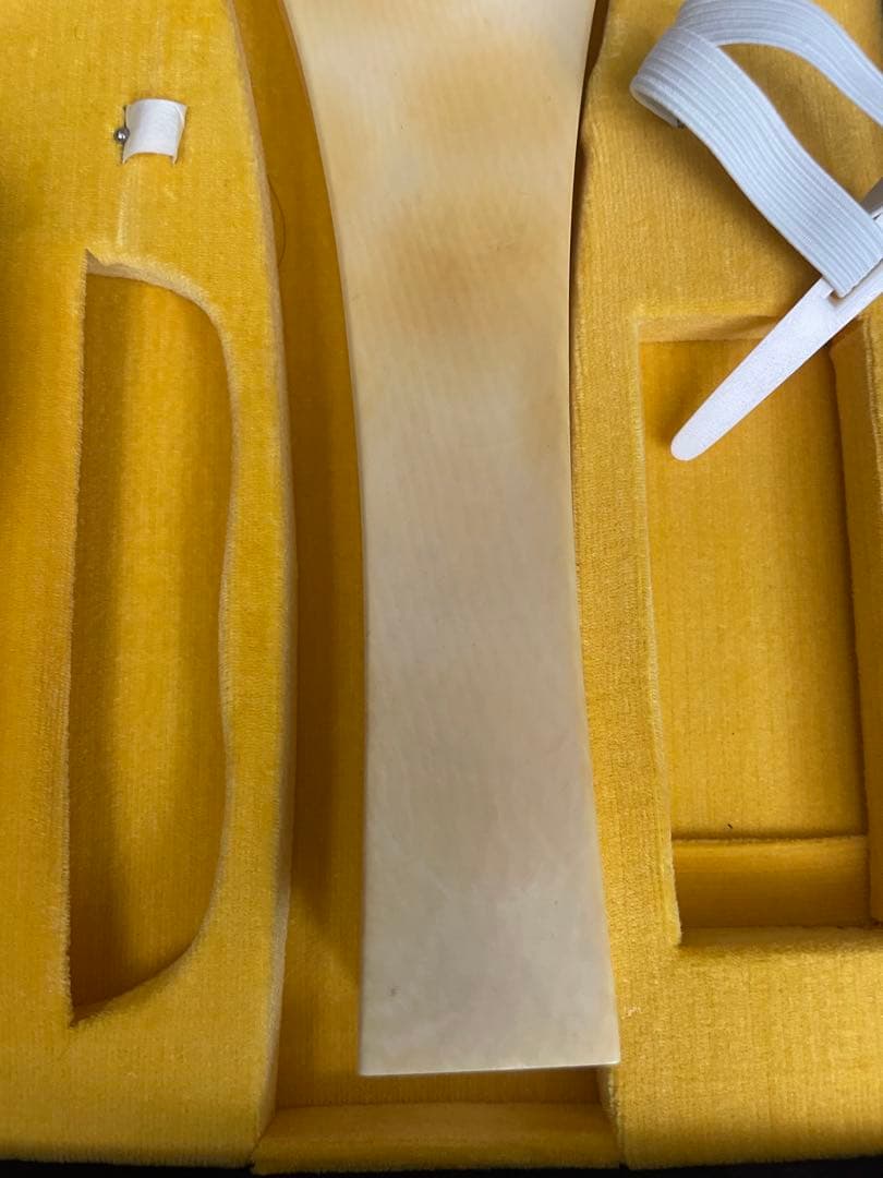 三味線 紅木子持綾杉金細 二枚溝極上天然素材 バチケース付き　糸巻バチ天然素材