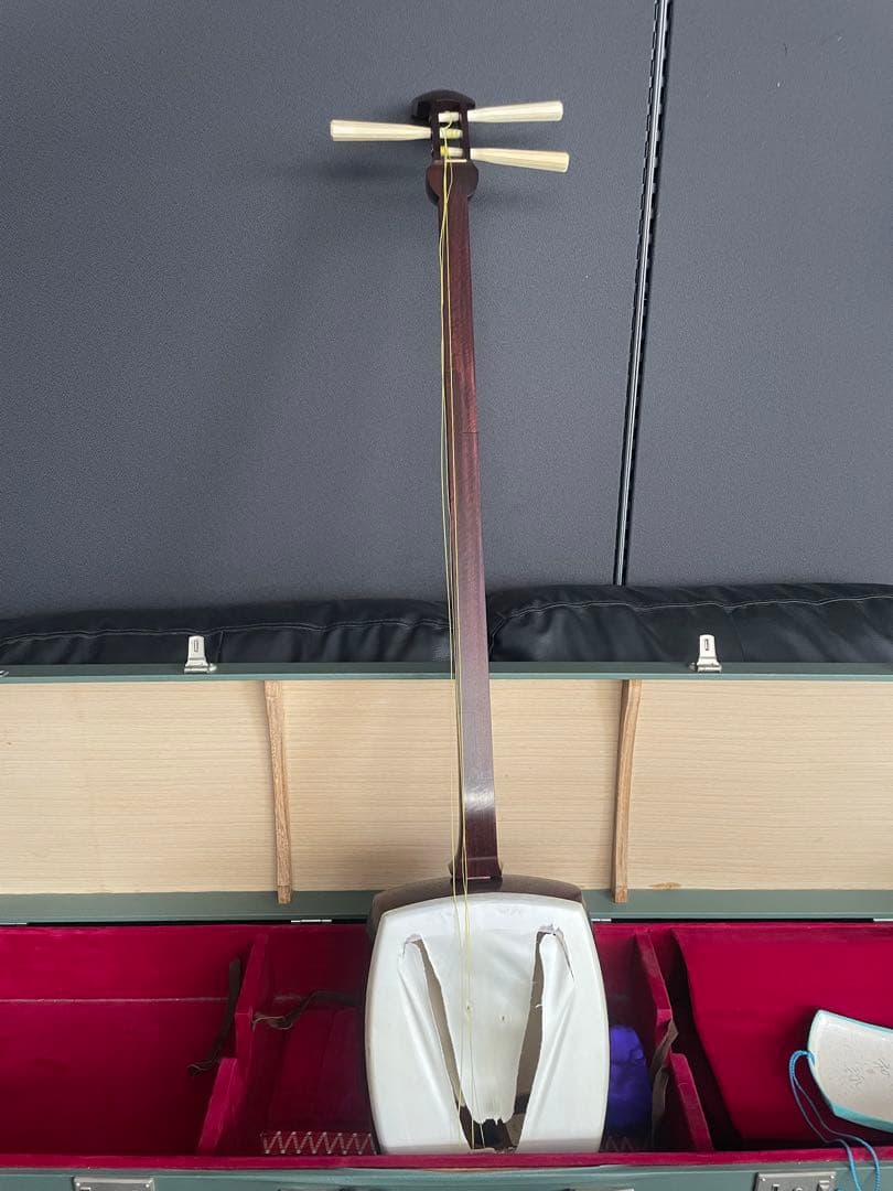 三味線 紅木子持綾杉金細 二枚溝極上天然素材 バチケース付き　糸巻バチ天然素材