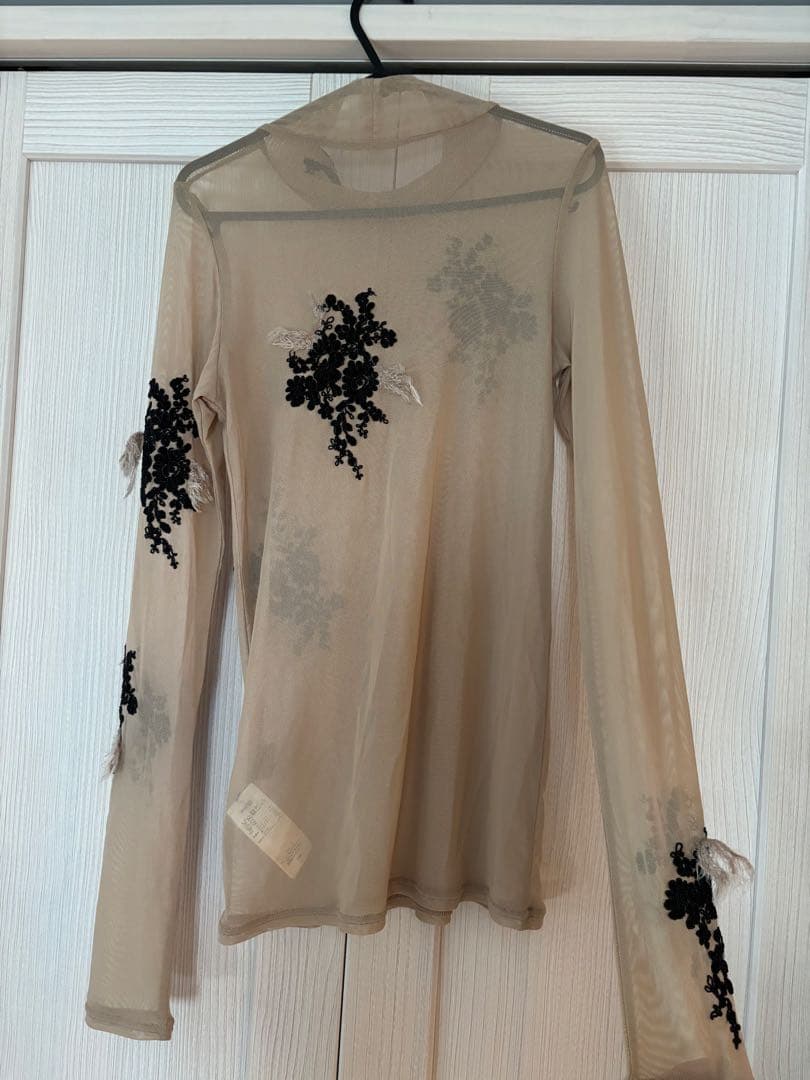 AMERI シアートップス　スキントップス　刺繍入りシースルータートルネック