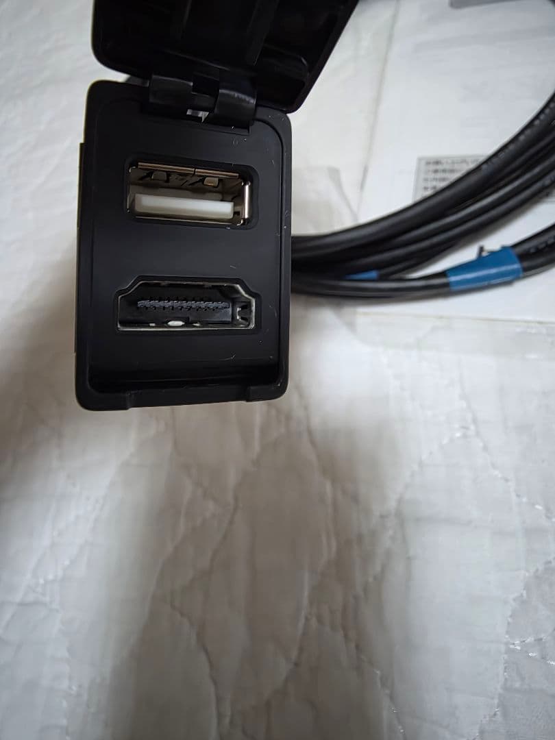 トヨタ 純正品 USB HDMI 入力端子 品番 086B0-00010