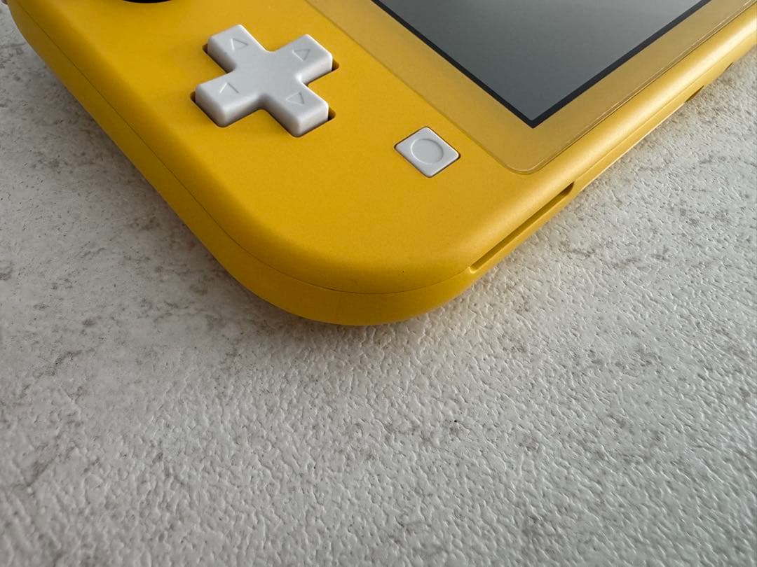 Nintendo Switch Lite イエロー 本体と充電器付き