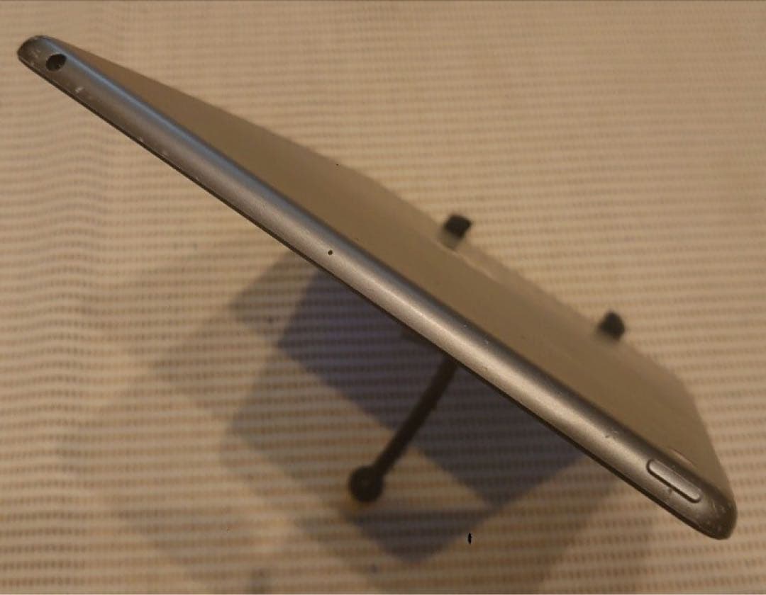 F6MDJ動作品iPad第8世代(A2270)本体32GB送料込ジャンク品