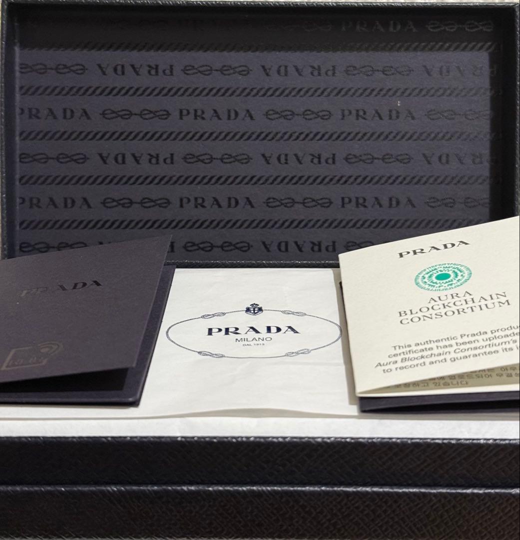 聖　PRADA iPhone16pro max用ケース