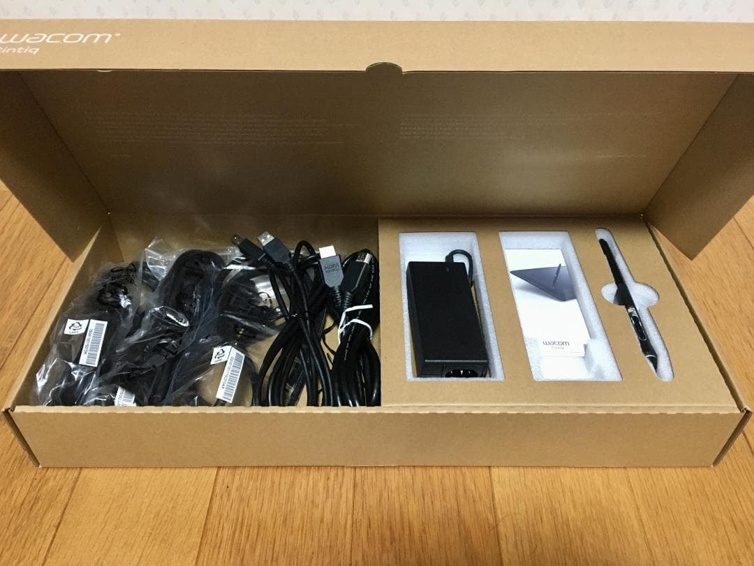 液タブ・ペンタブ Wacom Cintiq 22 DTK2260K0D