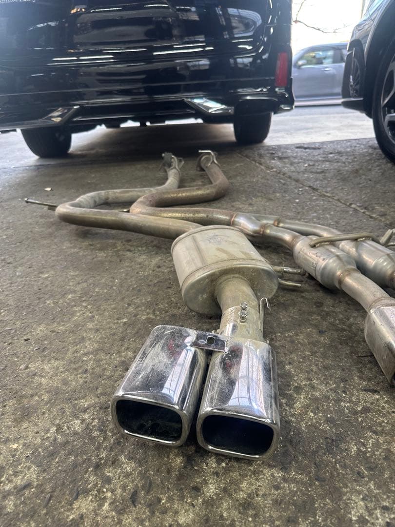 30アルファード後期　モデリスタ　マフラーカッター