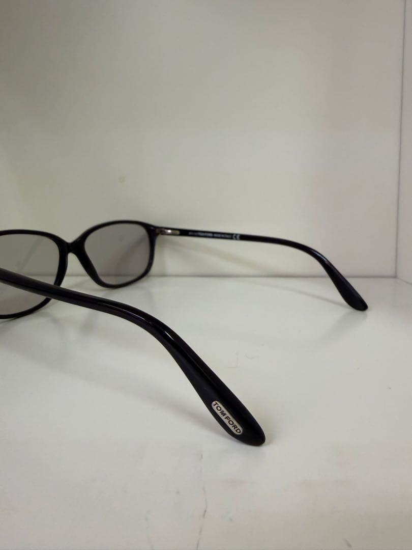 TOM FORD TF5316 001 ブラック グレーレンズ サングラス