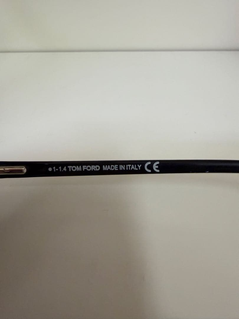 TOM FORD TF5316 001 ブラック グレーレンズ サングラス