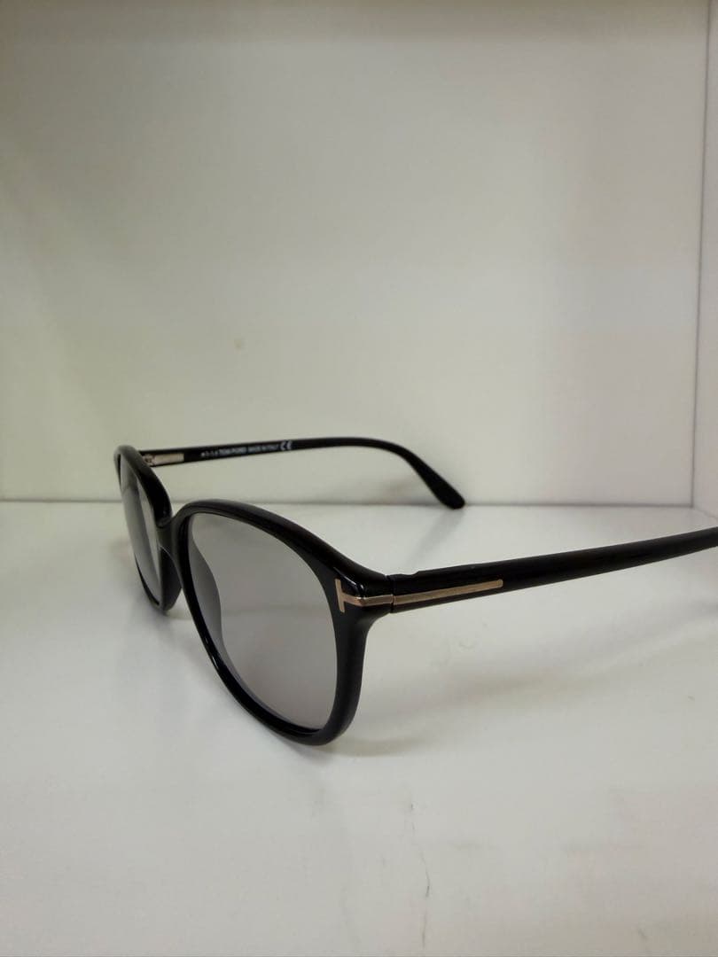 TOM FORD TF5316 001 ブラック グレーレンズ サングラス