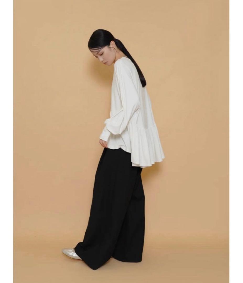 【Xmas限定値引き】CYAN tokyoラウンドギャザーウォームトップス 黒