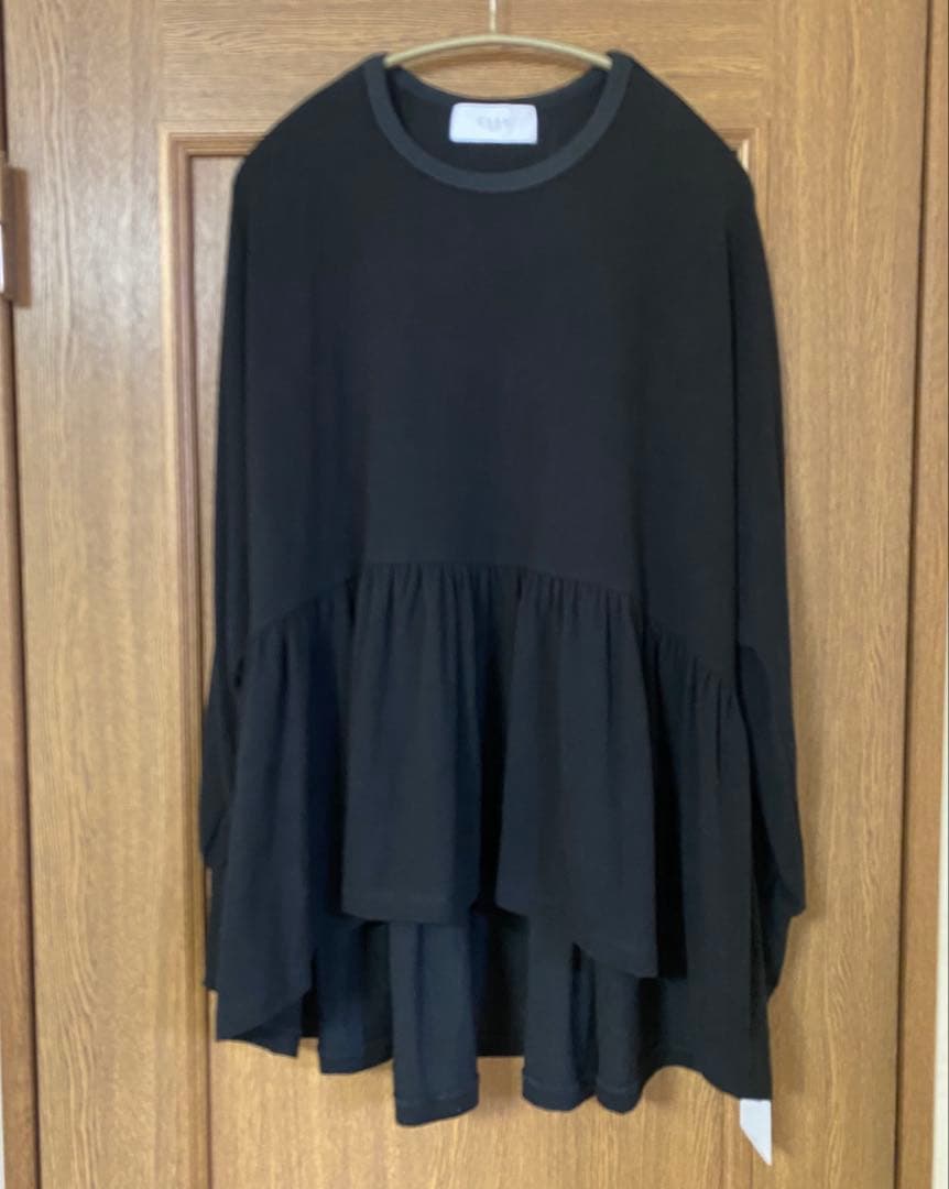 【Xmas限定値引き】CYAN tokyoラウンドギャザーウォームトップス 黒