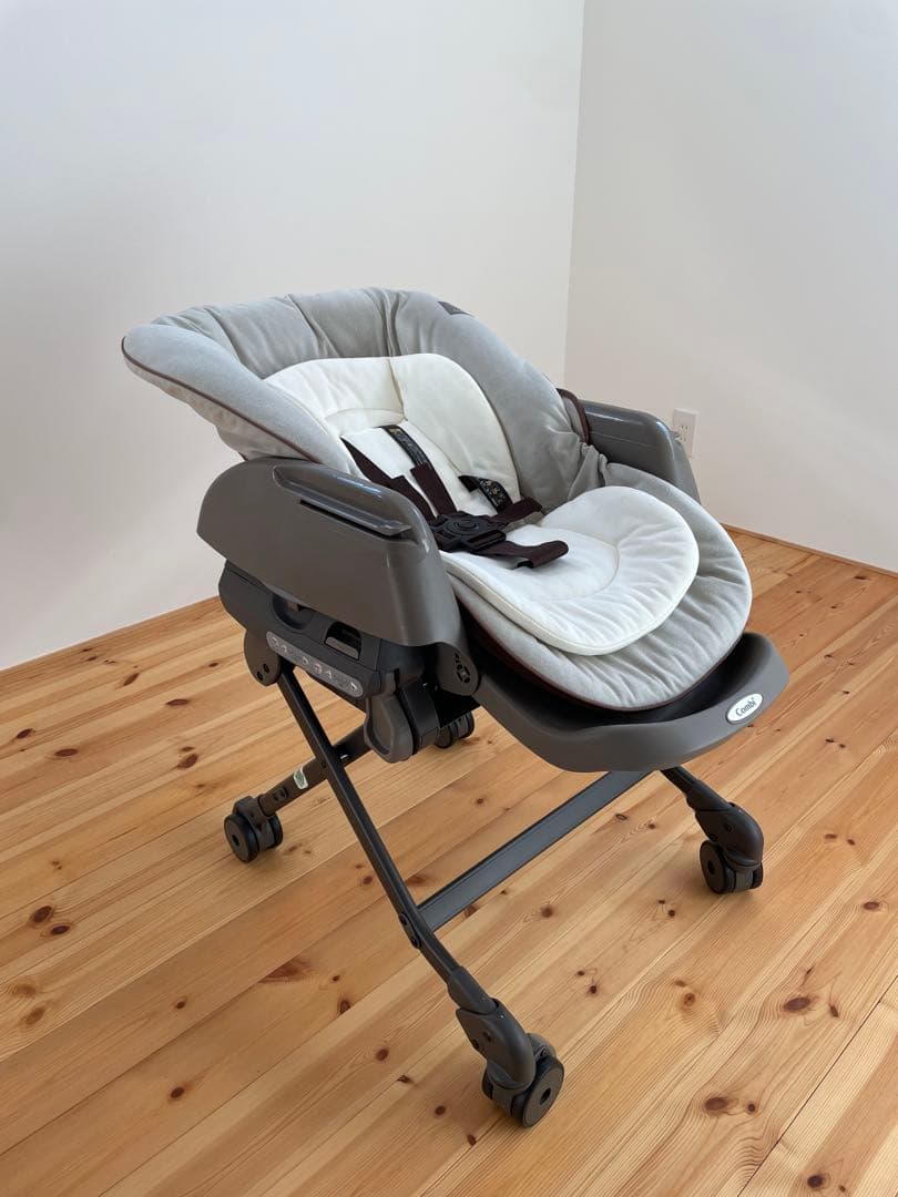 Combi ネムリラ AUTO SWING BD バースデイ限定デザイン