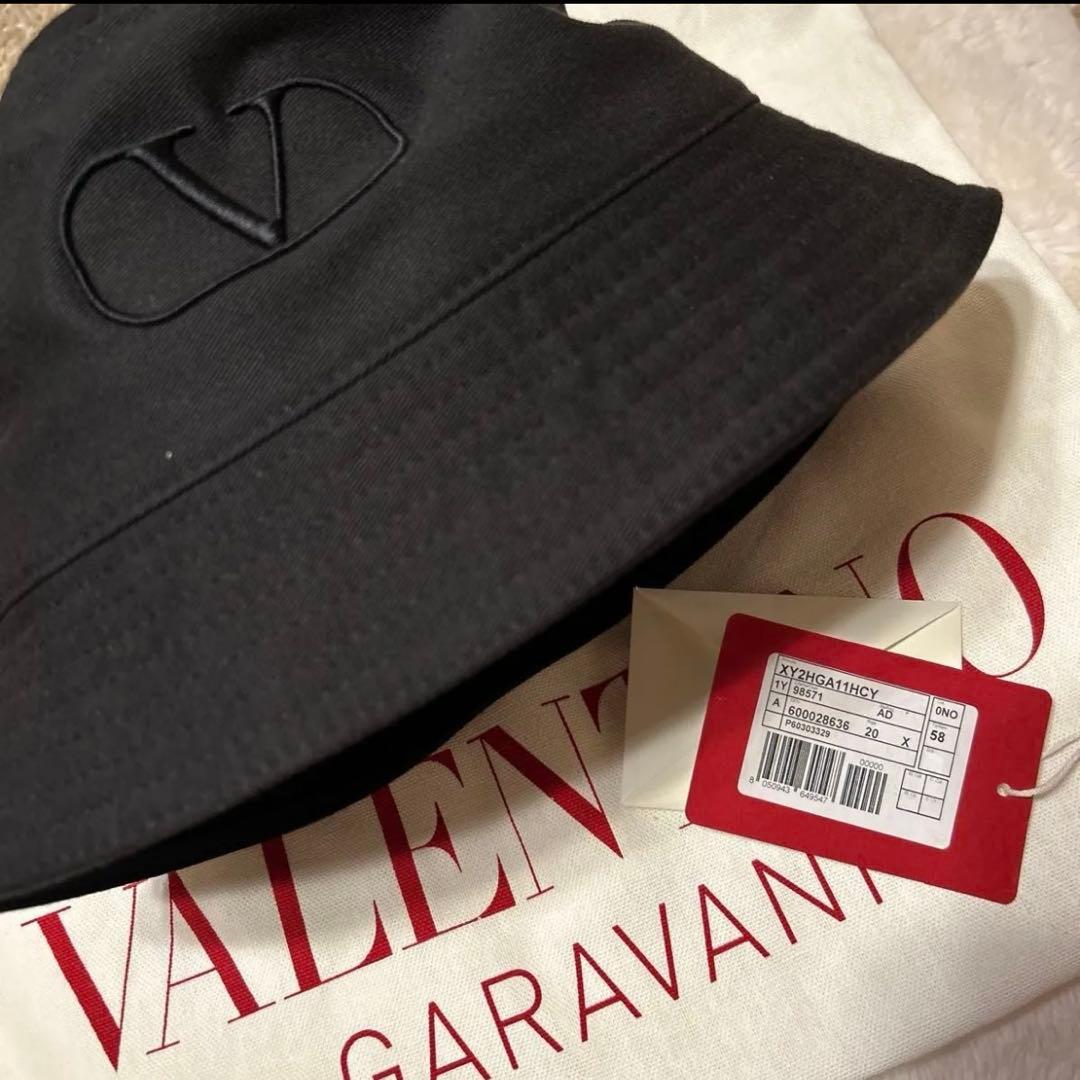 Valentino ブラック バケットハット