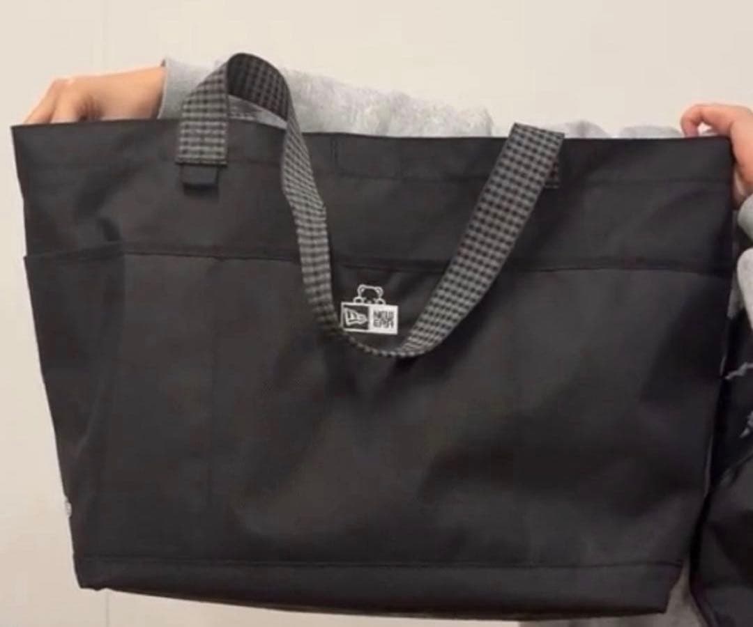 NEW ERA × familiar ブラックトートバッグ