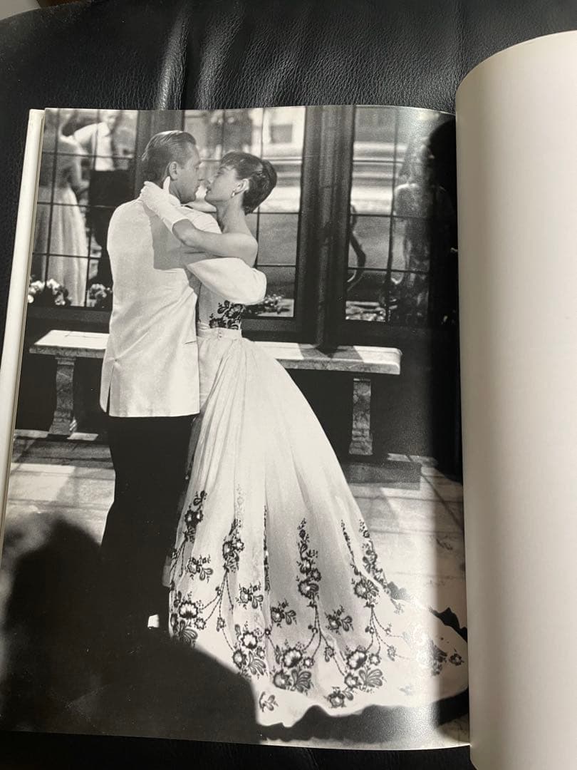 GIVENCHYアートブック