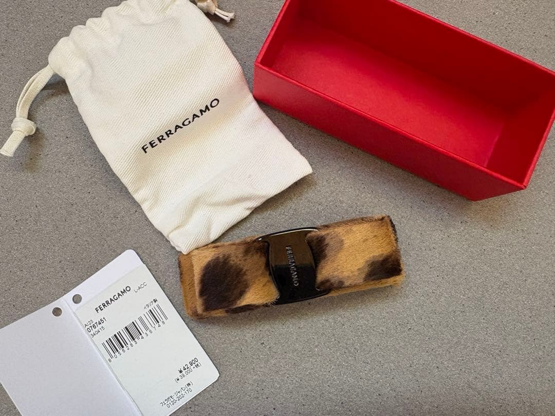 新品未使用　FERRAGAMO FERM VELVET バレッタ　レオパード