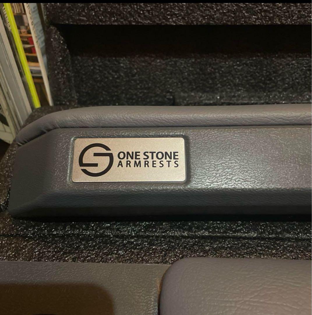 ワンストーンアームレスト　ランクル70