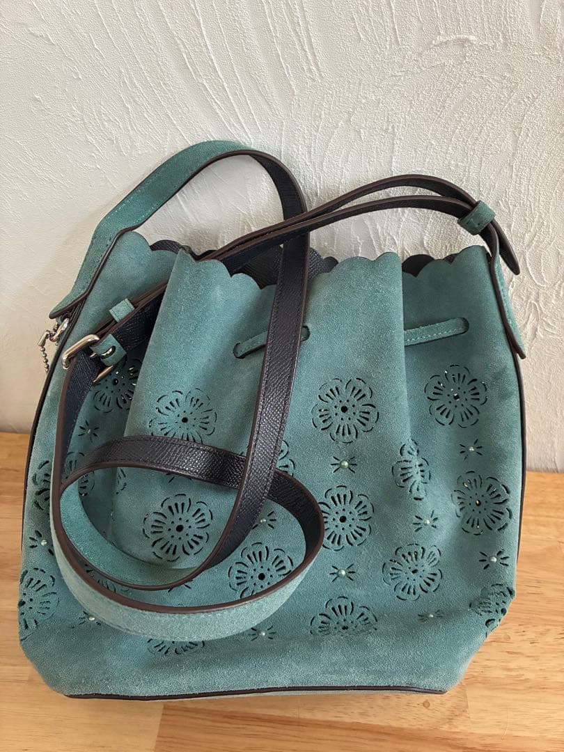 COACH ティーローズ パンチング スエード バケットバッグ 斜めがけ ブルー