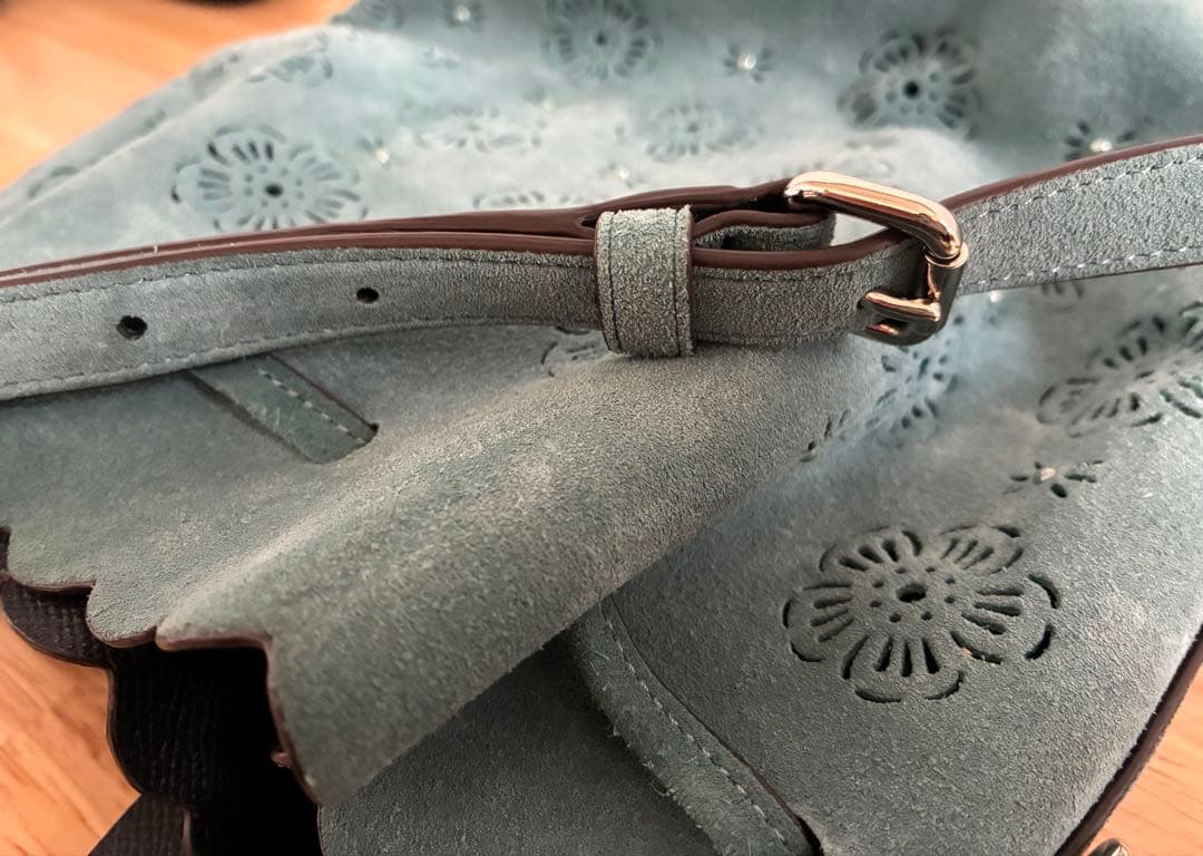 COACH ティーローズ パンチング スエード バケットバッグ 斜めがけ ブルー