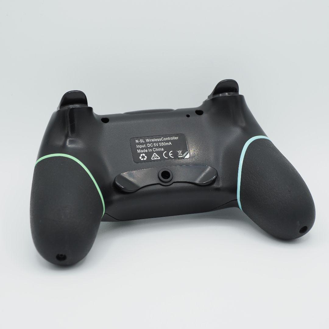 Nintendo Switch 本体と、USBハブスタンド、無線コントローラー