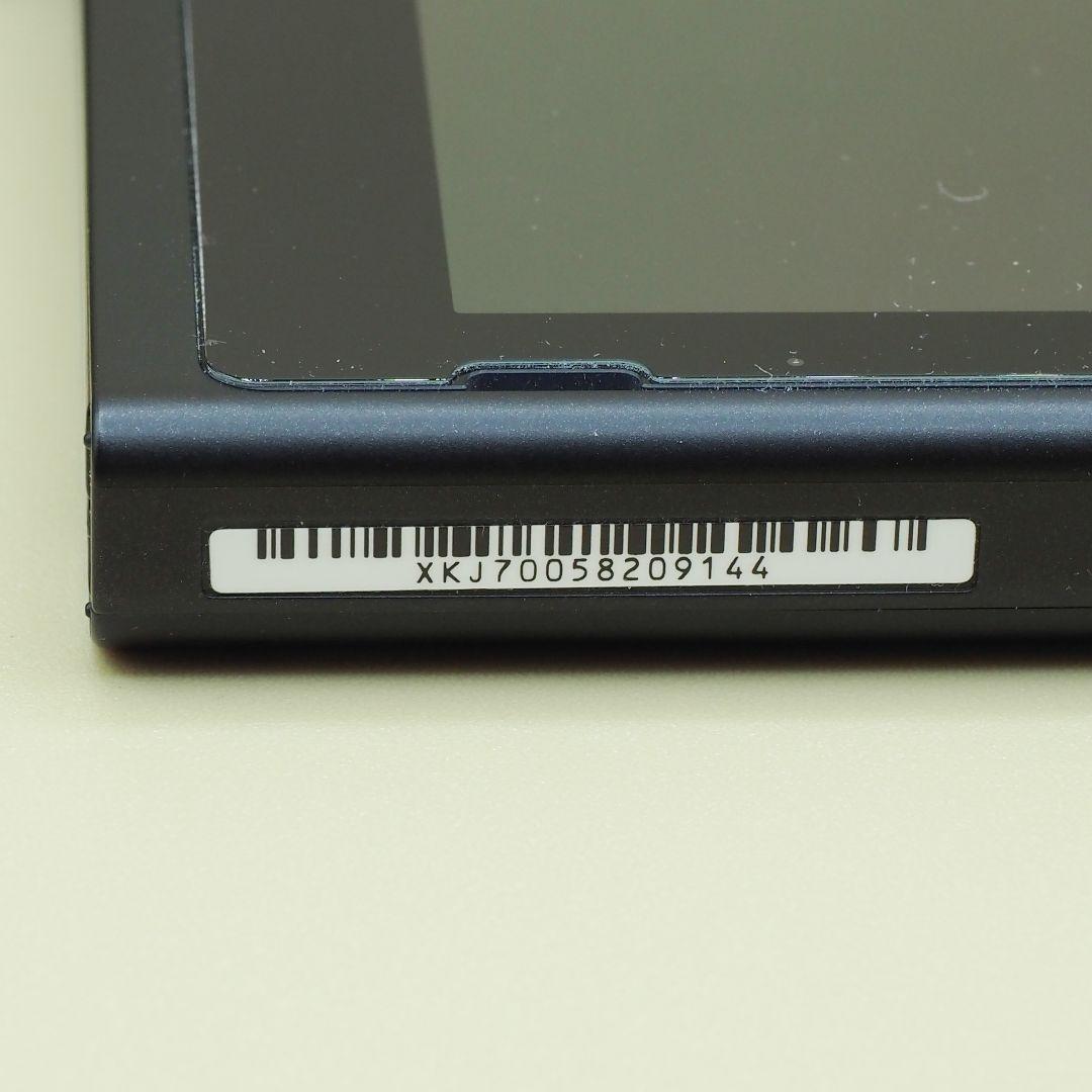 Nintendo Switch 本体と、USBハブスタンド、無線コントローラー