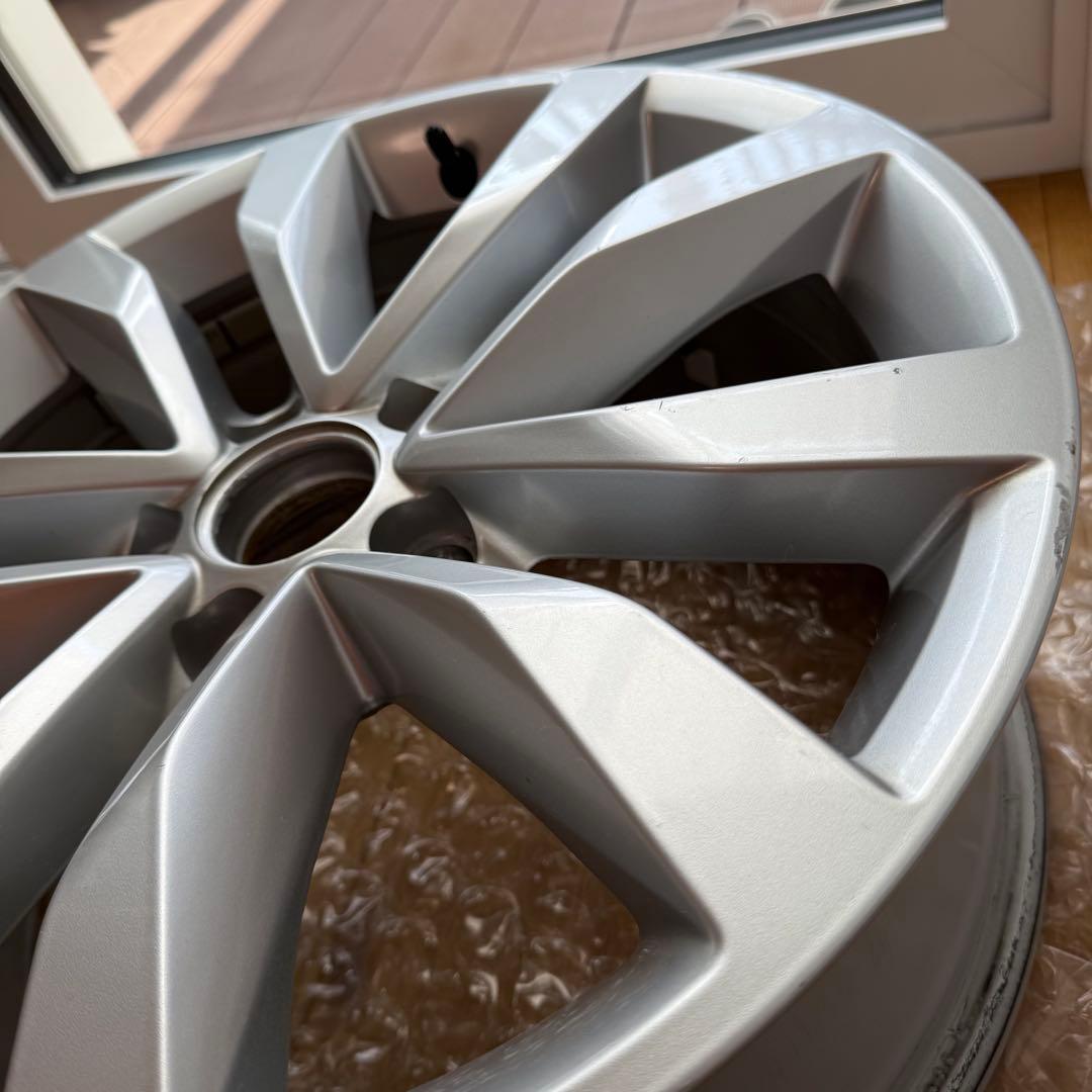 VW ザ・ビートル 5C0601025F 7-17+43 5H112 17インチ