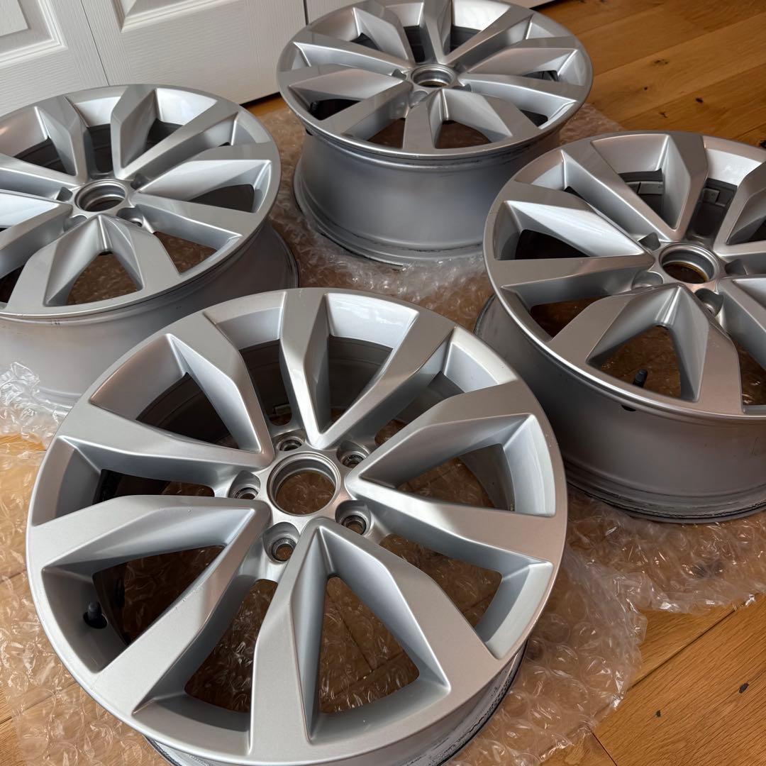 VW ザ・ビートル 5C0601025F 7-17+43 5H112 17インチ