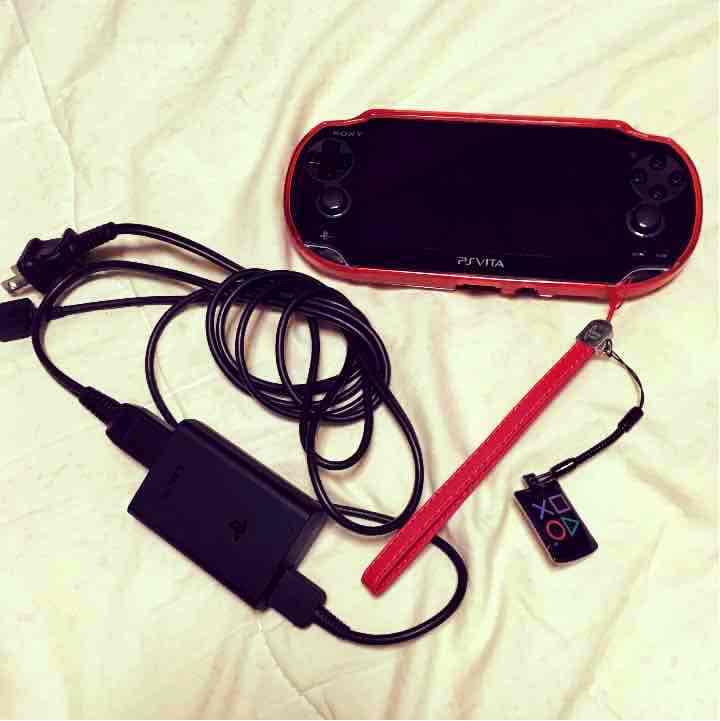 ps vita 本体、充電器付き