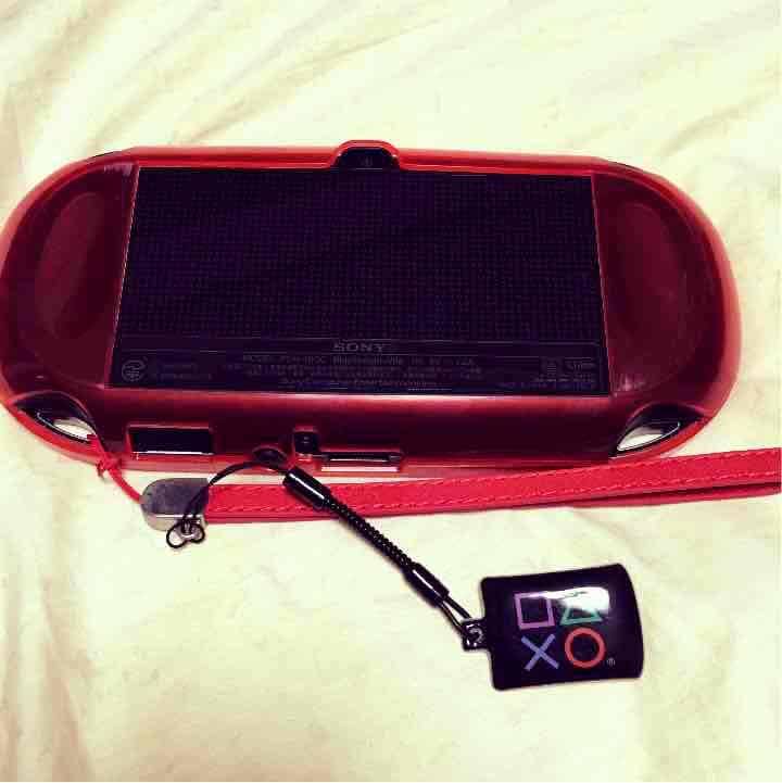 ps vita 本体、充電器付き