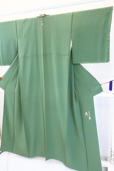 未使用品 色無地 薄緑 縮緬地 一つ紋 草木染作家 瑞寶 身丈159cm