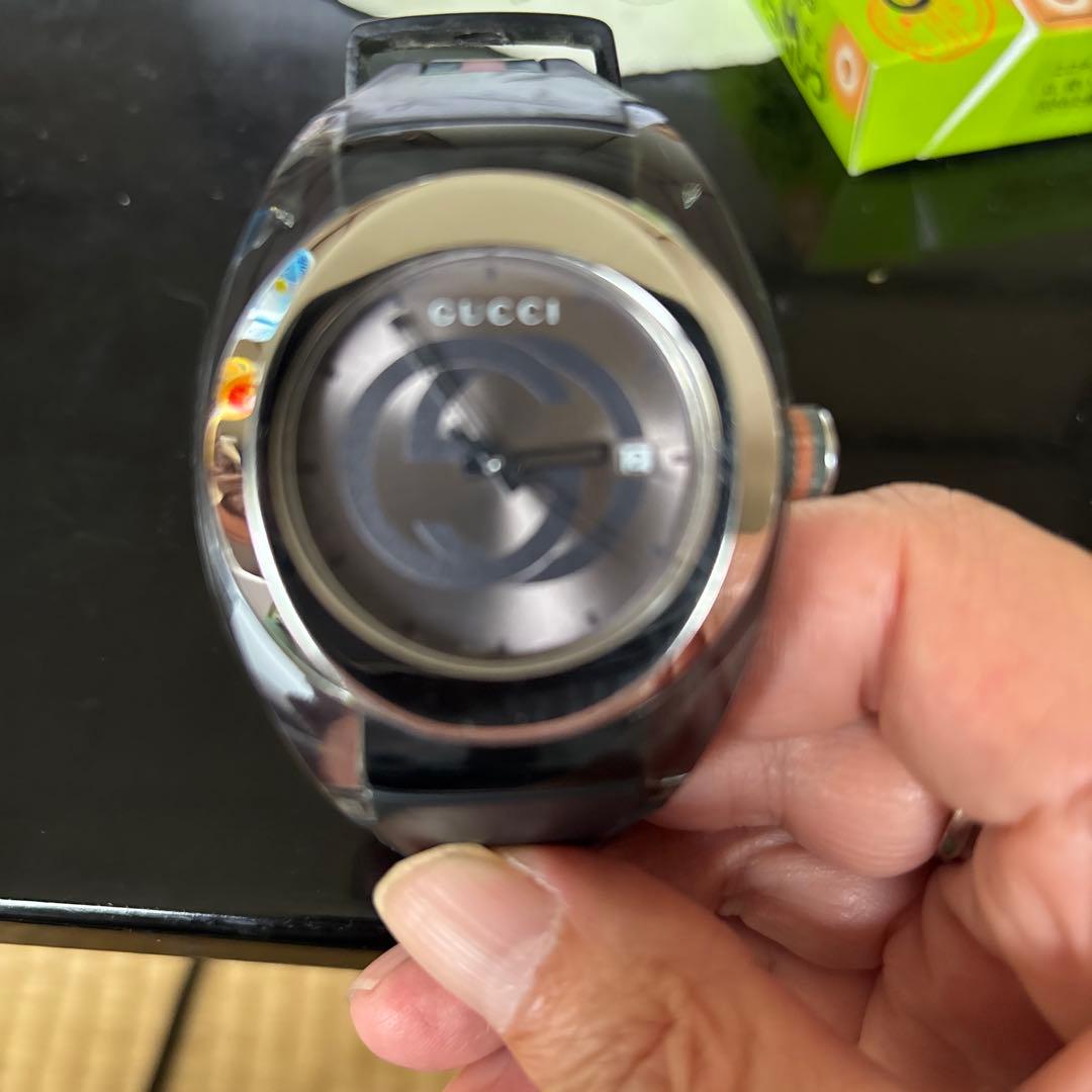 GUCCI ブラックラバーベルト時計