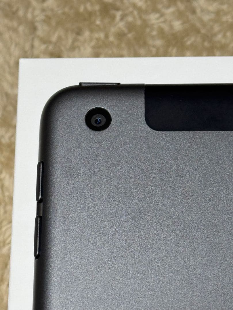 apple iPad 第8世代　32GB simフリー スペースグレー