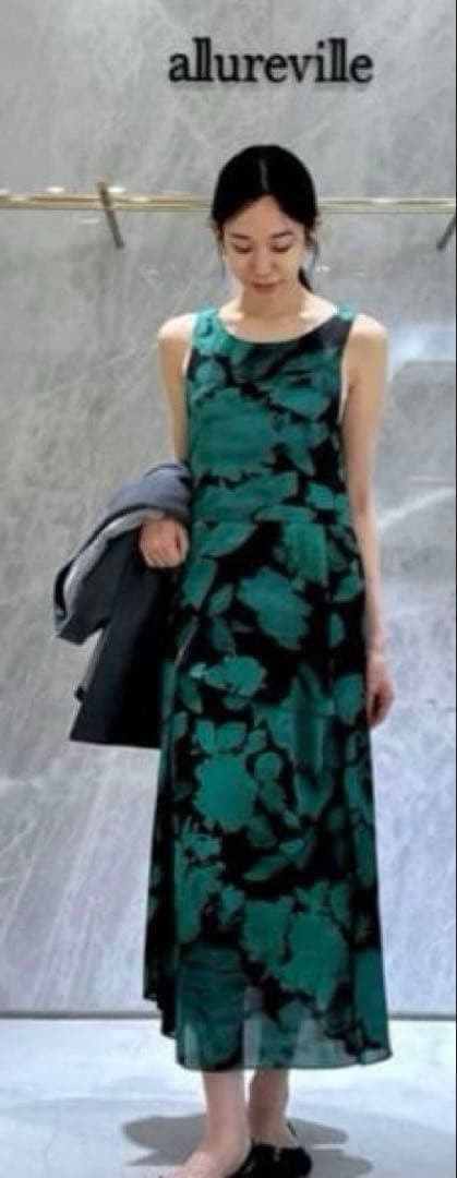 アルアバイルallureville今季完売ワンピース定価51,700円　未使用品