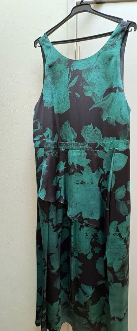 アルアバイルallureville今季完売ワンピース定価51,700円　未使用品