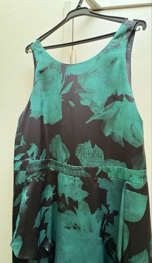 アルアバイルallureville今季完売ワンピース定価51,700円　未使用品